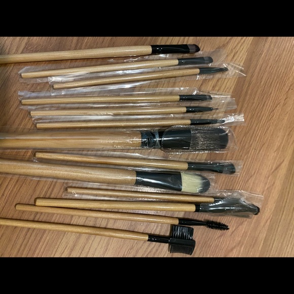 New makeup items bundle - Picture 2 of 2